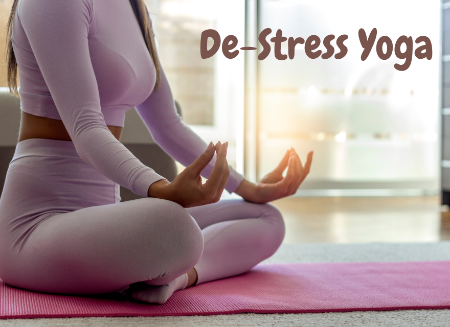 Eine frau sitzt im Lotus sitz - De-Stress Yoga
